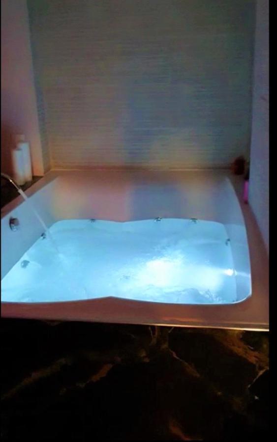 Romantic Jacuzzi Apartment Atény Exteriér fotografie