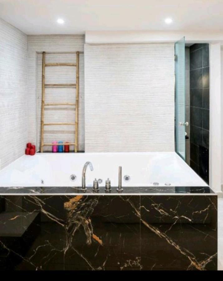 Romantic Jacuzzi Apartment Atény Exteriér fotografie